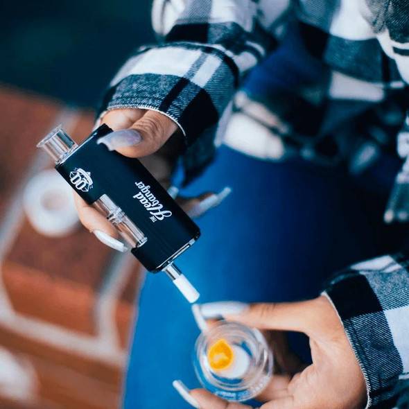 Airistech Airis Headbanger Black: Electric Nectar Collector and Dab Pen 